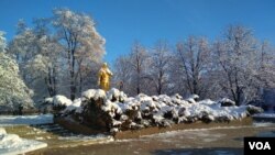 Oдин из символов Донецка - памятник оперному певцу Анатолию Соловьяненко