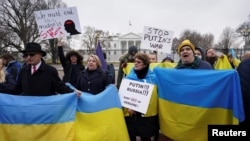 Акция протеста против вторжения России в Украину у Белого дома (архивное фото) 